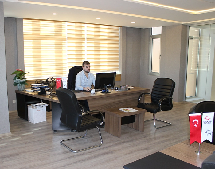 Tanis Executive Office - Modern Corporate Workspace and Management